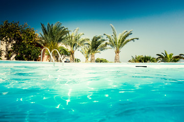 Obraz premium Empty swimming pool against palm tree, Crete, Greece