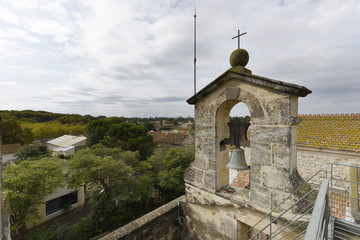 Fototapeta na wymiar Clocher église Saint Martin de Crau