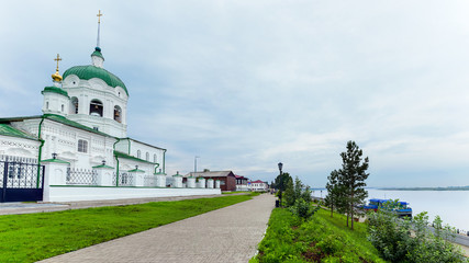Fototapeta na wymiar Yeniseysk, Siberia. Epiphany Cathedral 1738-1750 The streets of the old city.
