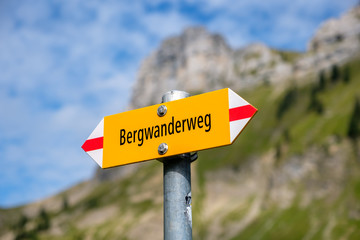 Bergwanderweg von Innereriz über die Sichle nach Merligen (Schweiz, Bern, Berner Oberland)