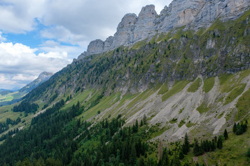 Bergwanderweg von Innereriz über die Sichle nach Merligen (Schweiz, Bern, Berner Oberland)