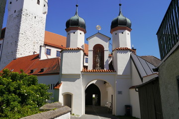 Marientor und Schloss Dillingen