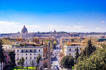 Fototapeta na wymiar Wunderschöne Skyline von Rom an einem sonnigen Tag