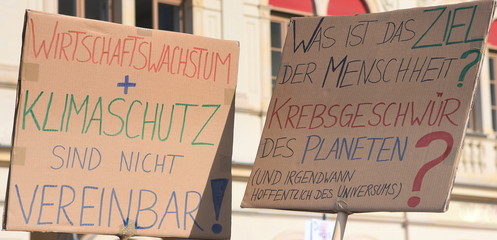Transparent mit dem Slogan: 