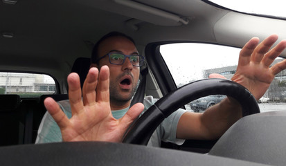 Guidare l'auto - pericolo