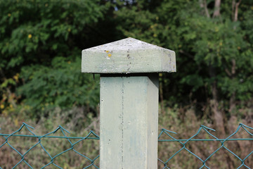Green concrete wire pillar collumn with cap