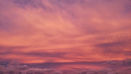 茜色の不気味な空