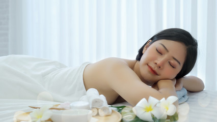 Obraz na płótnie Canvas Leisure asian young woman in spa salon.