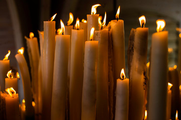 bougies et pri&egrave;res 