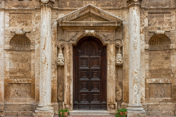 Fototapeta na wymiar Antique door in Tuscany, Old town, Italy