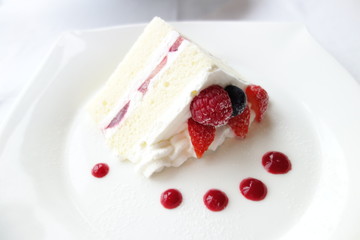 美食家が食べてるイチゴショートケーキ