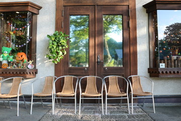 山梨　清里　萌木の村　お店と椅子