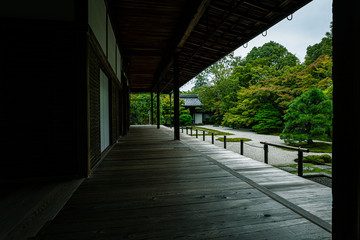 縁側と庭園２（南禅寺）