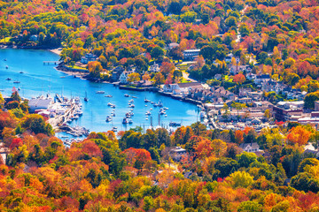 View from Mount Battie overlooking Camden harbor, Maine. Beautiful New England autumn foliage colors in October. - obrazy, fototapety, plakaty
