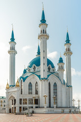 Fototapeta na wymiar Muslim mosque Kul-Sharif in Kazan against the blue sky and clouds.