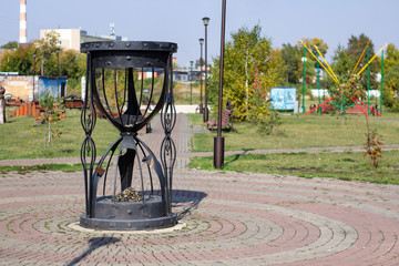 Large metal hourglass in the Park