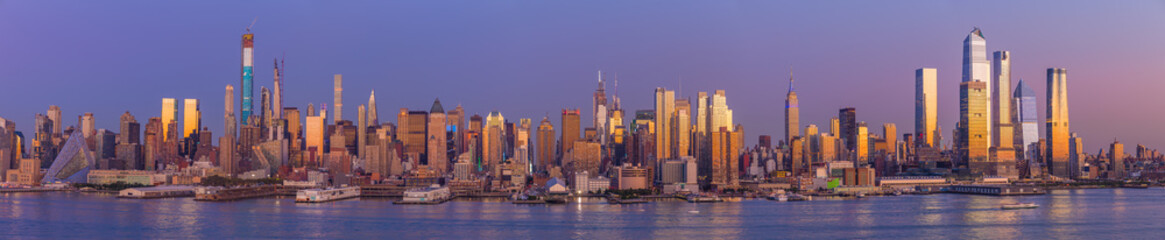 Fototapeta premium New York City Manhattan midtown buildings skyline