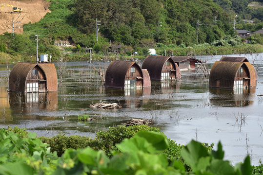 日本の岡山県瀬戸内市の牛窓の水没したペンション群の廃虚 Stock 写真 Adobe Stock