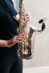 Obraz premium A saxophone musician plays a song