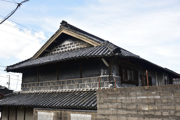 日本の岡山県瀬戸内市の牛窓の古くて美しい建物