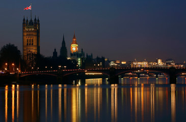 Fototapeta na wymiar Night view of Westminster Palace over illuminated Thames River.
