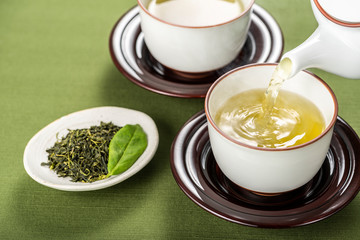 緑茶と茶葉