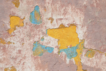 oude muur met afbladderende verf