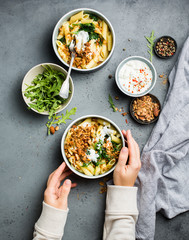Pasta with arugula, almonds and soft goat cheese