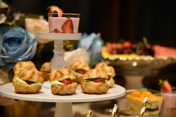 Naklejka premium Homemade cheesecake with fresh berries and mint for dessert - healthy organic summer dessert pie cheesecake. Cheese cake.Afternoon tea