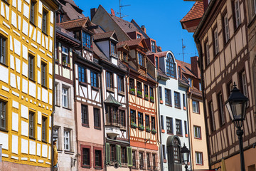 Fototapeta premium Historische Fachwerkhäuser in der Weißgerbergasse in Nürnberg/Deutschland