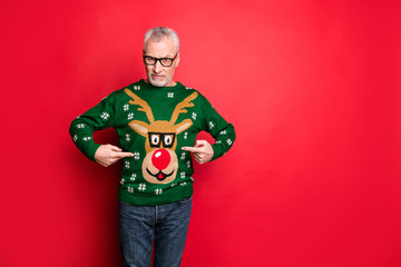 I do not like this type of clothing concept. Photo of unsatisfied grimacing expressing disagreement...