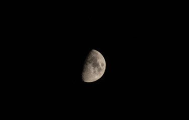 luna a metà