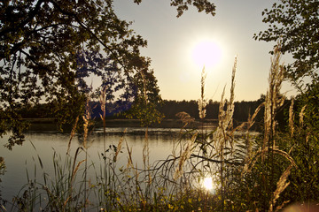 Zachód słońca nad jeziorem © Konrad