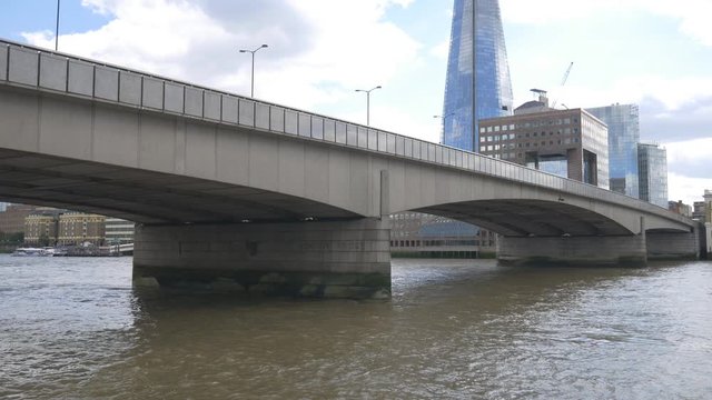A panning shot of the London Bridge.