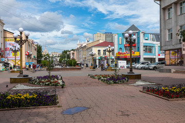 Obraz premium ULAN UDE, RUSSIA - SEPTEMBER 06, 2019: Ulitsa Lenina is a pedestrian arbat street in the center of Ulan-Ude city, Republic of Buryatia, Russia.