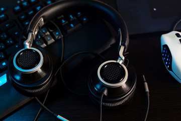 Black headphones hifi on desk audiophile