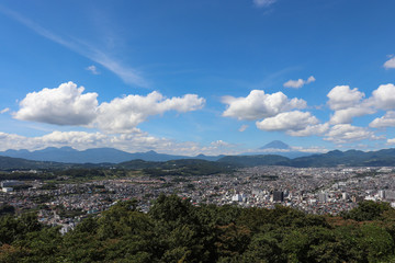 Fototapeta na wymiar 権現山（弘法山）から見た秦野市街（神奈川県）,Mt.Fuji and Hadano City(Kanagawa Pref,Japan)
