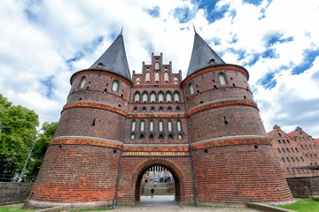 Fototapeta premium holstentor - city gate in lubeck