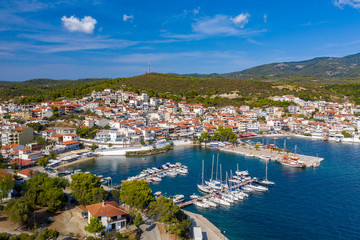 Hafen von Neos Marmaras auf der Halbinsel Chalkidiki, Griechenland