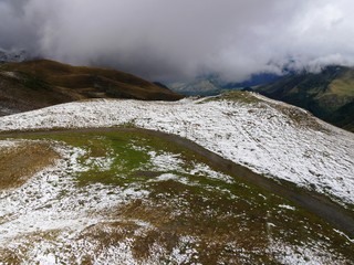 Vallée eneigée au Pic du Midi dans les Pyrénées françaises