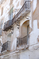 Balcons déformés par le séisme à Lorca