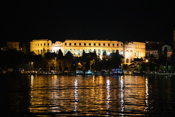 Amphitheater in Pula bei Nacht