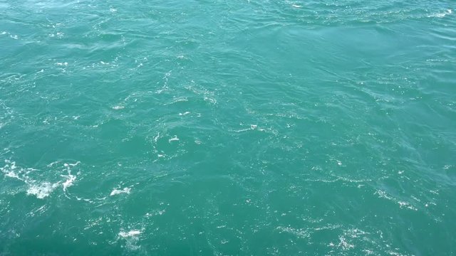 A view of the movement of water when the vessel passes through the sea.(1)