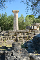 Säule des Zeustempels im antiken Olympia, Peleponnes, Griechenland