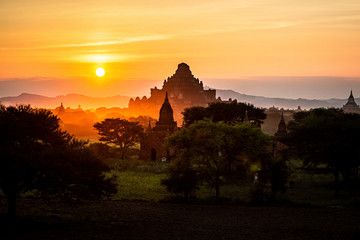 Obraz premium Sunset over Bagan