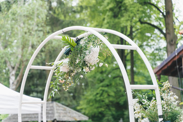 Preparation of wedding arche