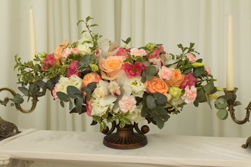Fototapeta na wymiar Festive table decoration with flowers at a wedding exhibition