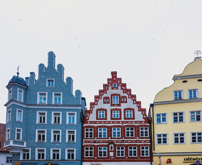 Fototapeta premium LANDSHUT, GERMANY: View of the famous Colorful ancient Buildings in the historic Center of Landshut in Bavaria in the snow