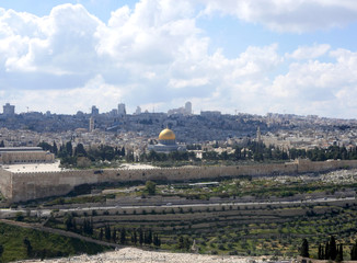 Fototapeta premium Top view of the old city of Jerusalem with the Dome of the Rock in the middle. 