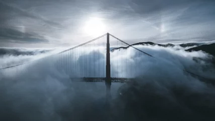 Tableaux ronds sur plexiglas Pont du Golden Gate Golden Gate Bridge in the fog